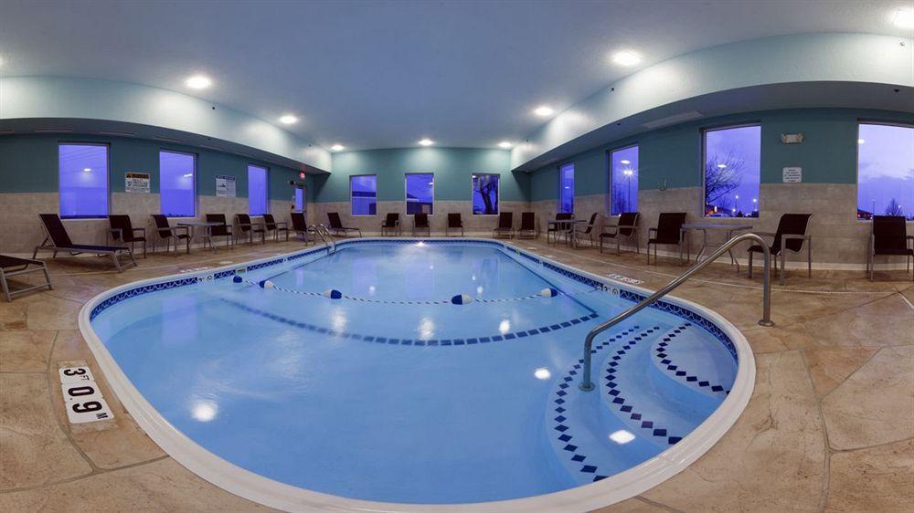 Express Pekin - Peoria Area By Ihg Hotel 2*
