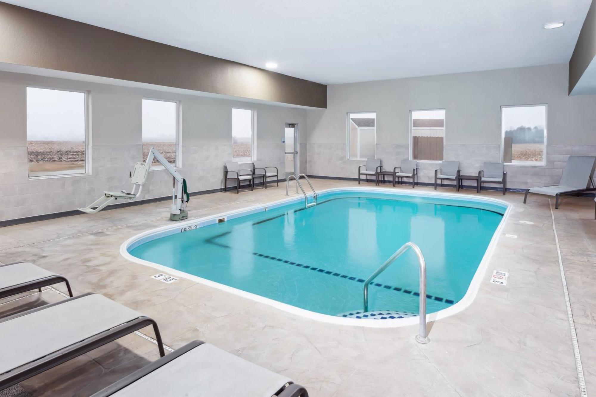 Express Pekin - Peoria Area By Ihg 2*