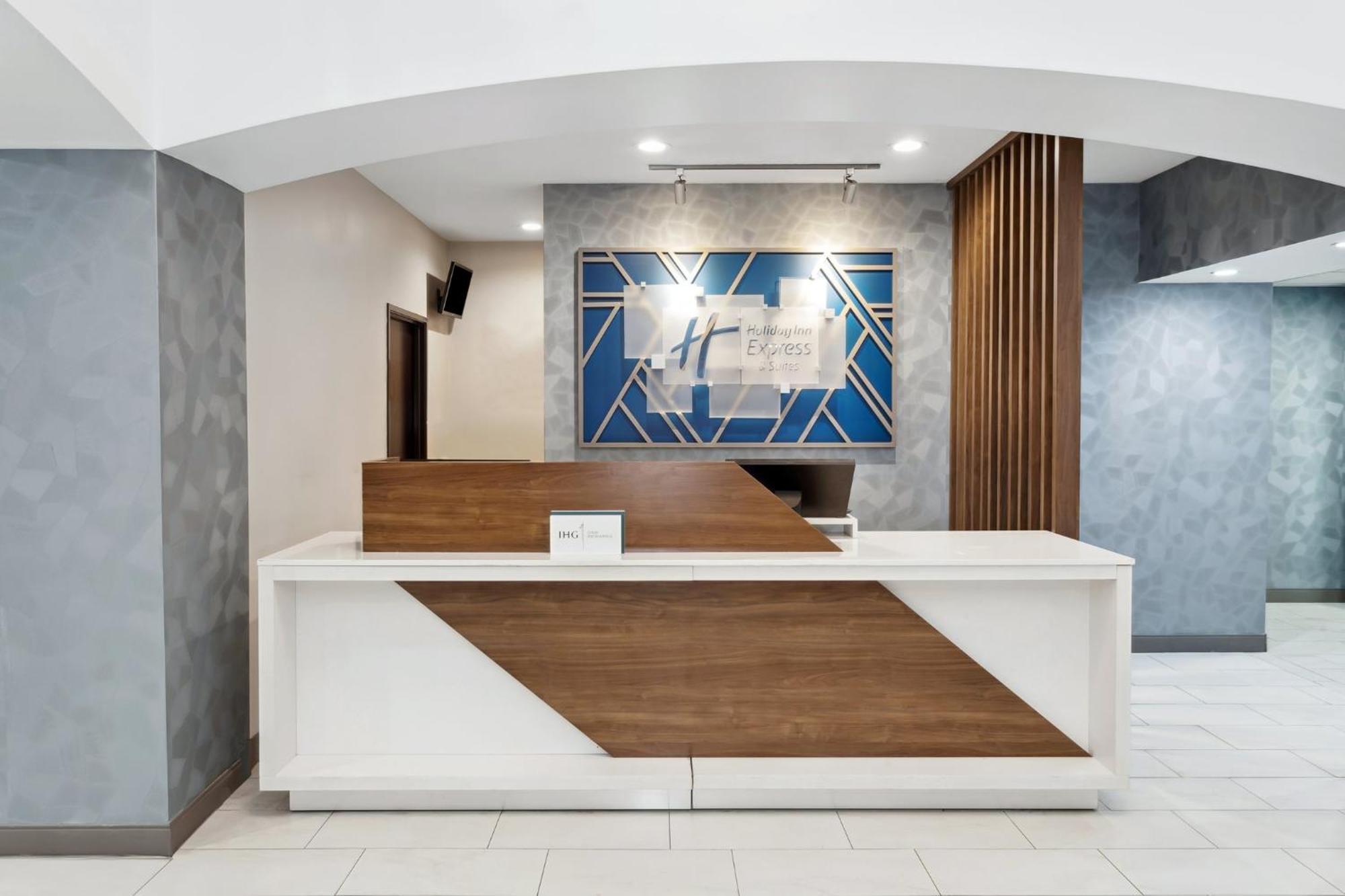 Hotel Express Pekin - Peoria Area By Ihg 2*