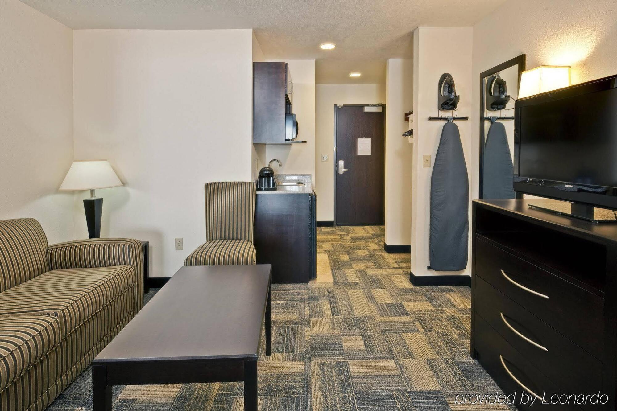 Express Pekin - Peoria Area By Ihg Hotel 2*