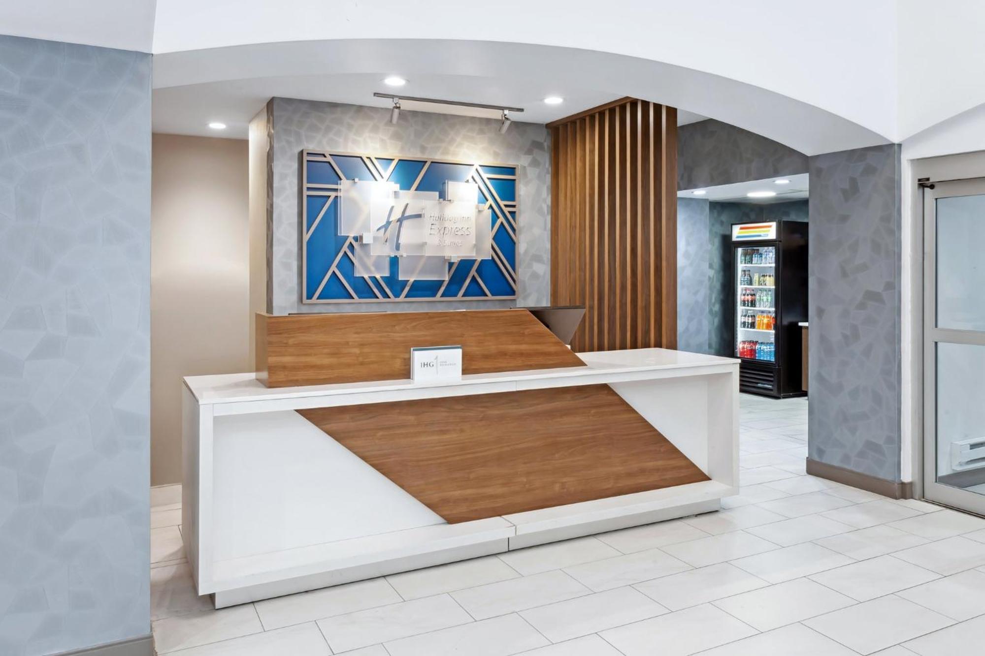 Express Pekin - Peoria Area By Ihg Hotel 2*