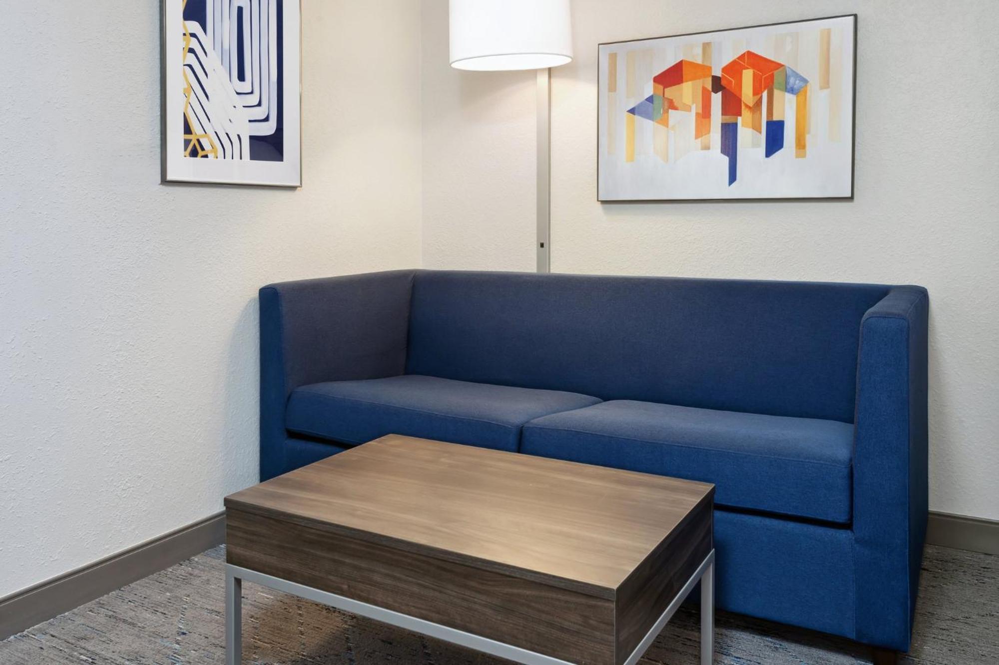 Express Pekin - Peoria Area By Ihg Hotel