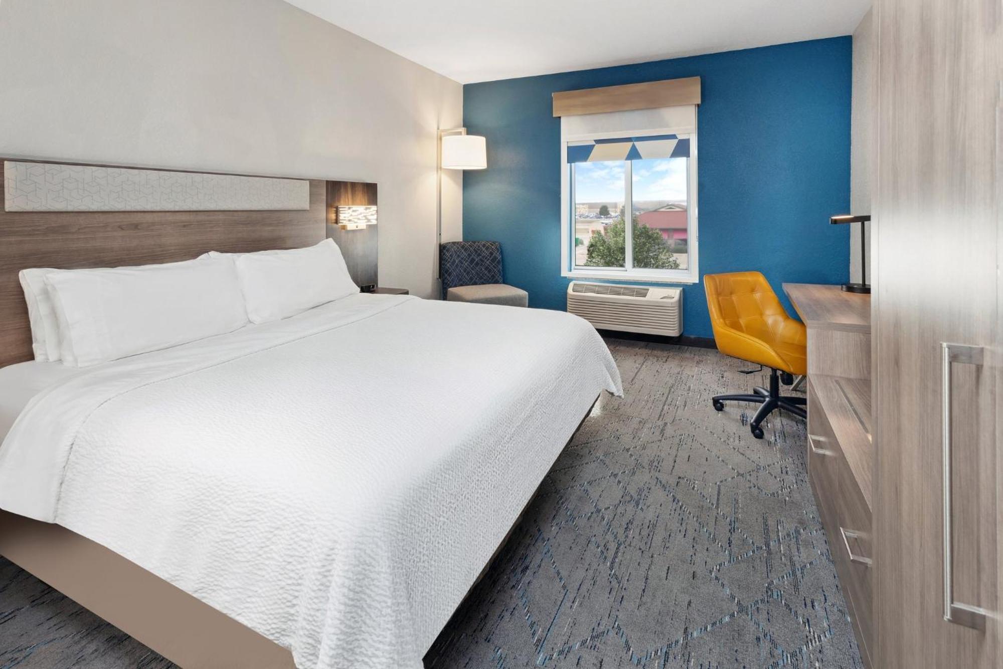 Express Pekin - Peoria Area By Ihg Hotel 2*
