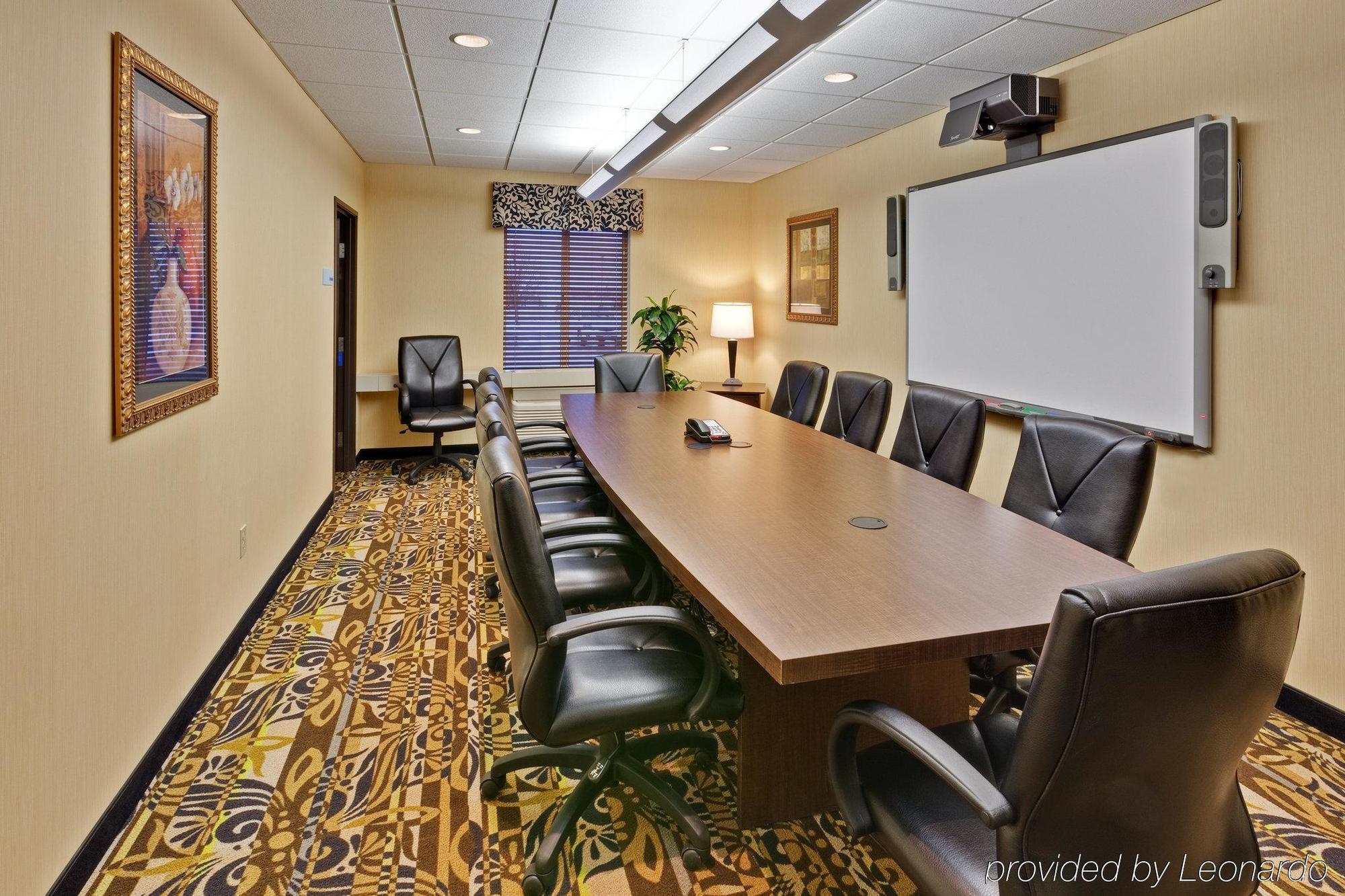 Express Pekin - Peoria Area By Ihg 2*