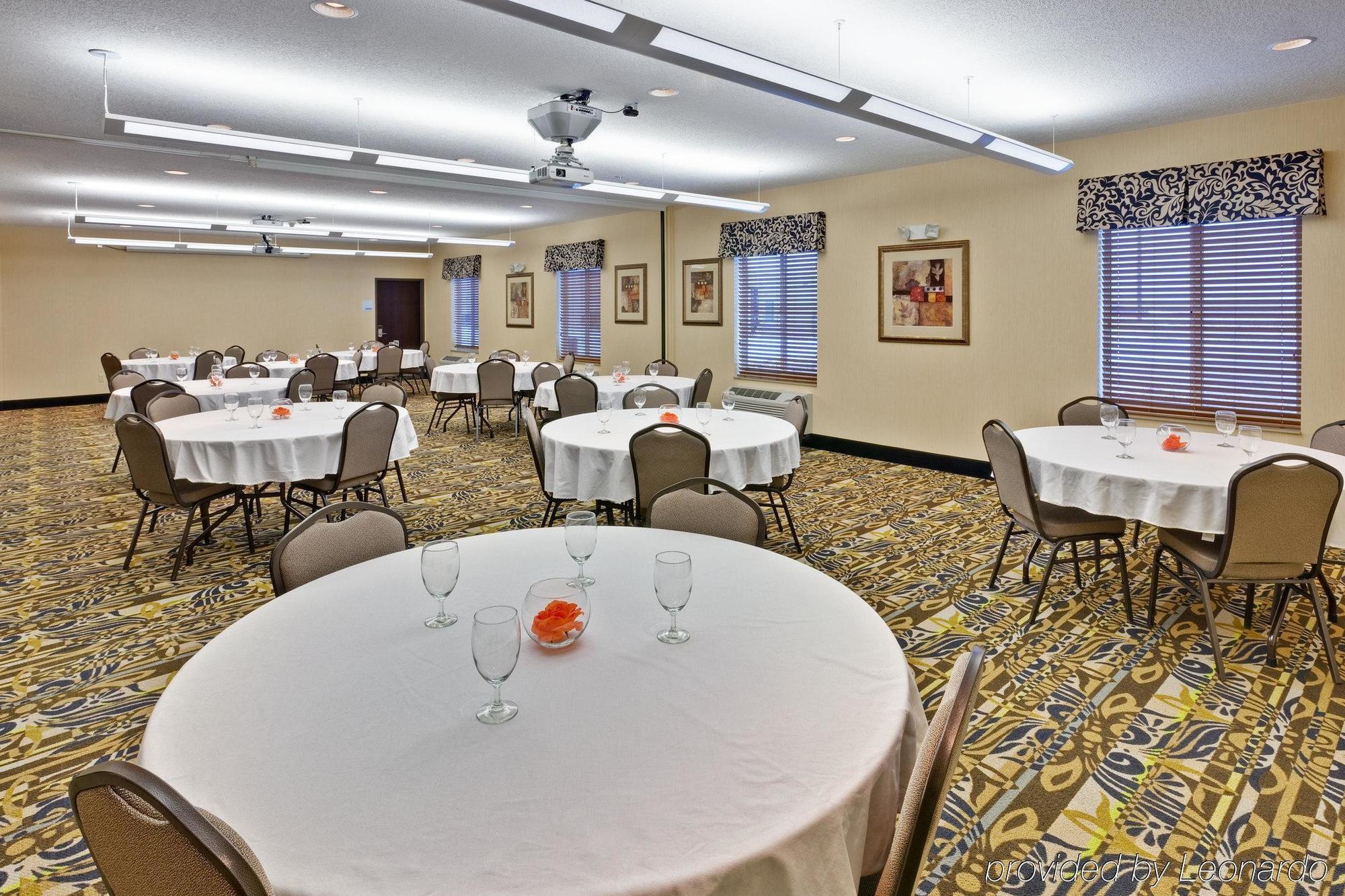 Express Pekin - Peoria Area By Ihg 2*