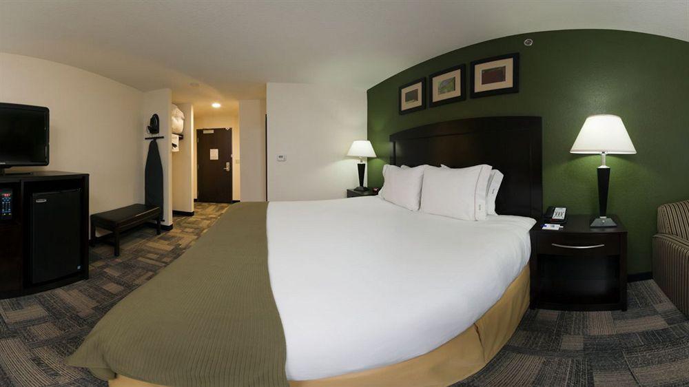 Express Pekin - Peoria Area By Ihg Hotel