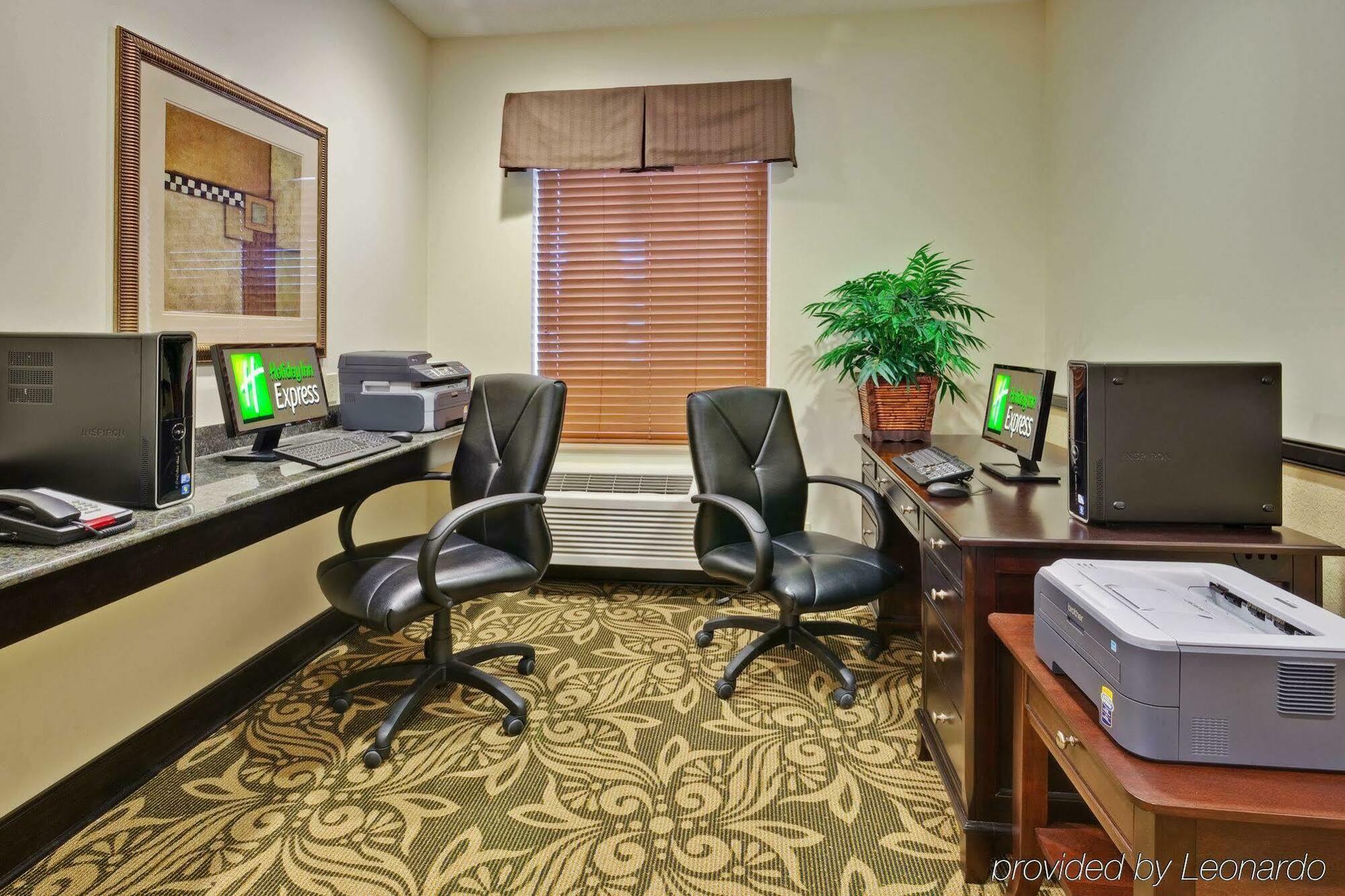 Express Pekin - Peoria Area By Ihg Hotel 2*